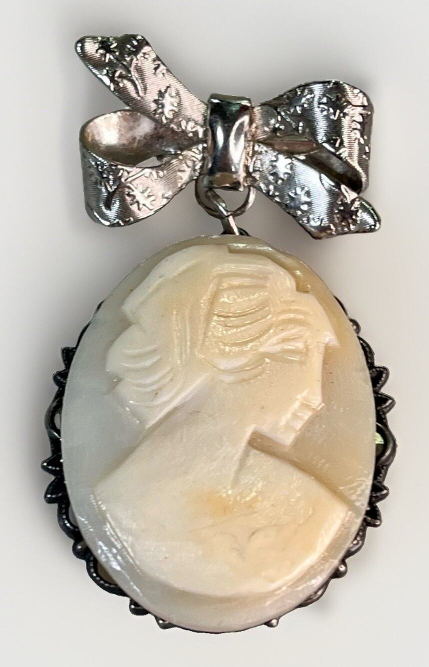 Vintage Sterling Silver Mother of Pearl Cameo Bow Brooch Pendant 8.4g